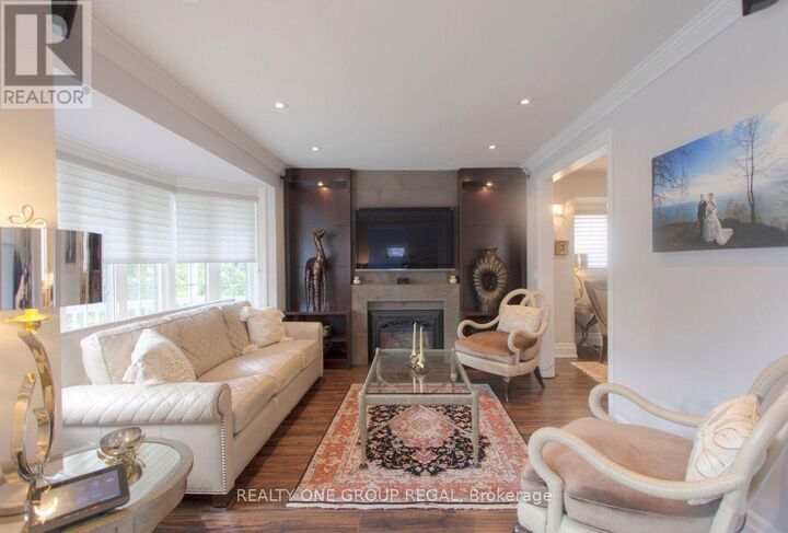 Property Photo: 136 Hollywood Avenue North ON M2N 3K3