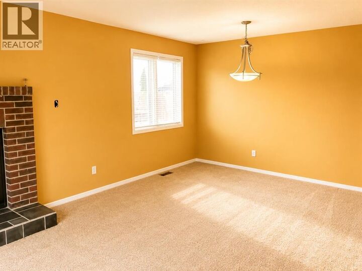 Property Photo: 5 Hillside Crescent AB T0G 2C0