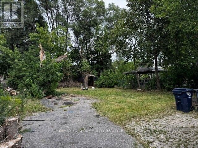 Property Photo: 330 Horsham Avenue ON M2R 1G6