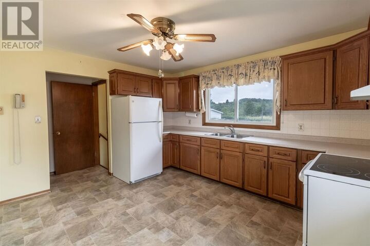Property Photo:  58 Chippewa St  ON P6C 3A3 