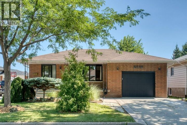 Property Photo:  2954 Rushton  ON N8R 1M4 