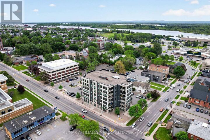 Property Photo:  108 Second Street East 200  ON K6H 3H1 