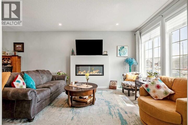 Property Photo:  32 Wolf Crescent  AB T1S 5V2 
