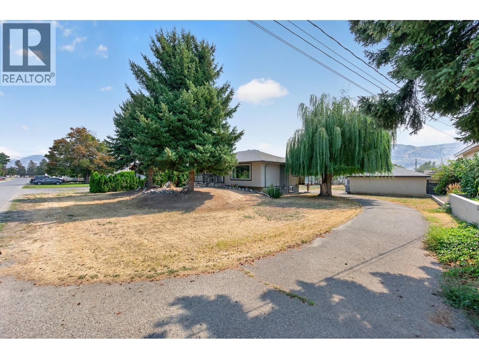 Photo de la propriété:  2545 Young Avenue  BC V2B 4M9 