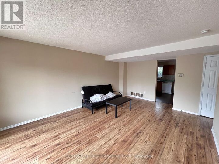 Property Photo: 70 Chapman Court 14 ON N6G 4Z4