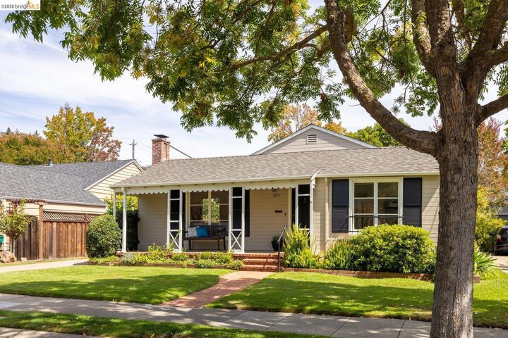 Property Photo: 307 Covington St CA 94605