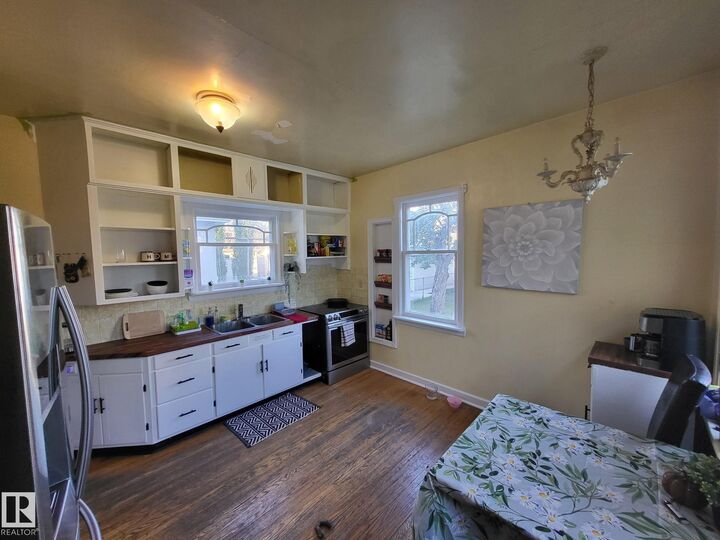 Property Photo:  11515 101 St Street NW  AB T5J 2B2 