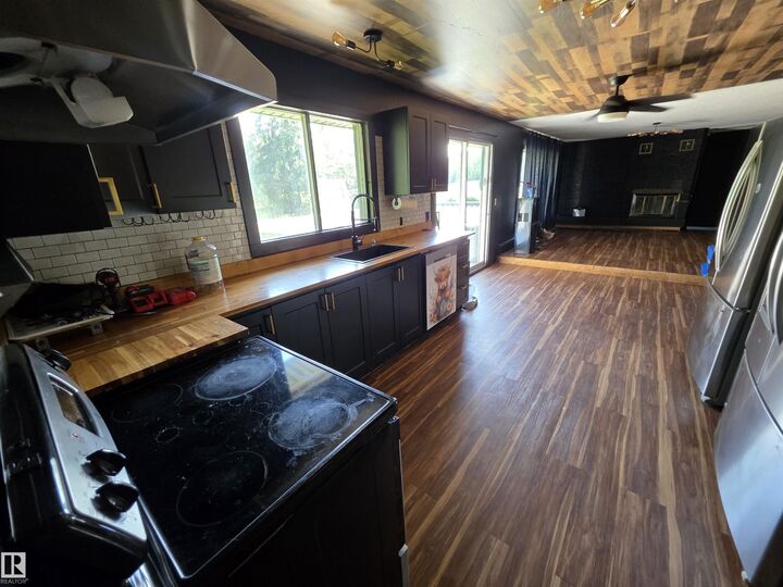 Property Photo:  33 27317 Twp Rd 522  AB T7X 3S3 