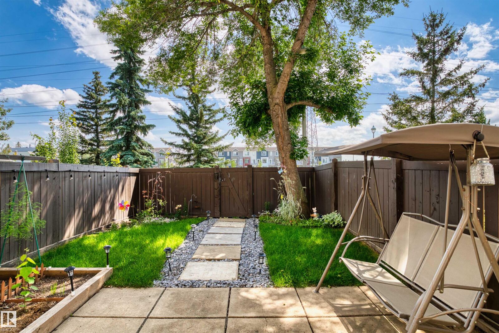 Property Photo: 117 Tudor Lane NW AB T6J 3T5