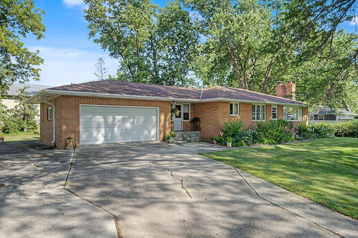 Property Photo:  504 3rd St. NW  IA 50530 