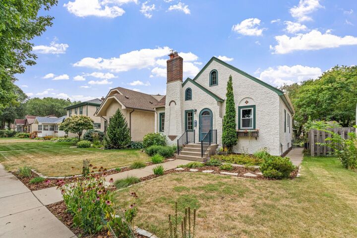 Property Photo:  2722 Garfield Street NE  MN 55418 