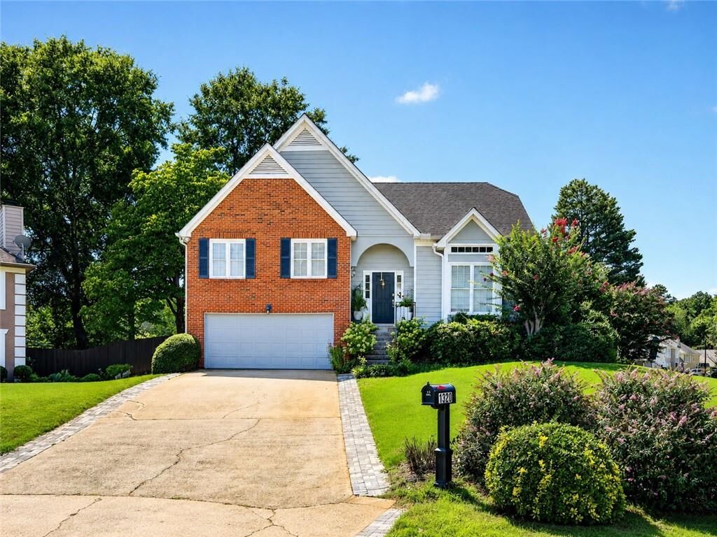 Property Photo: 1320 Camden Place GA 30043