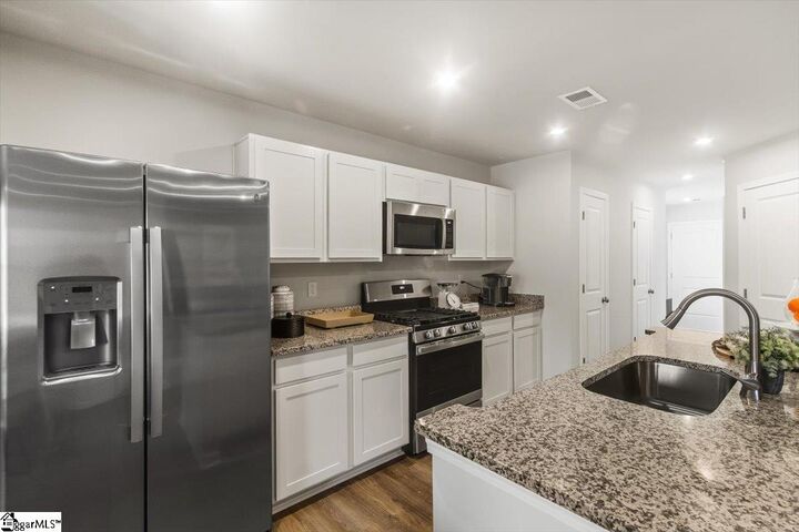 Property Photo: 1421 Chesapeake Lane SC 29303