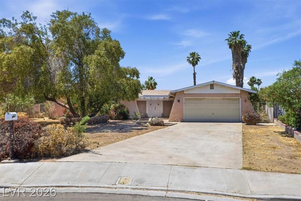 Property Photo: 4424 Parkchester Circle NV 89108