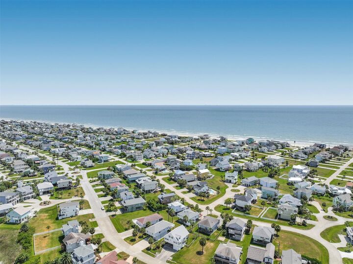 Property Photo:  13925 Pirates Beach Boulevard  TX 77554 