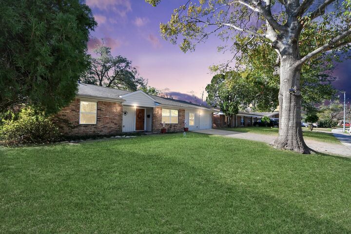 Property Photo:  8607 Shadow Crest Street  TX 77074 