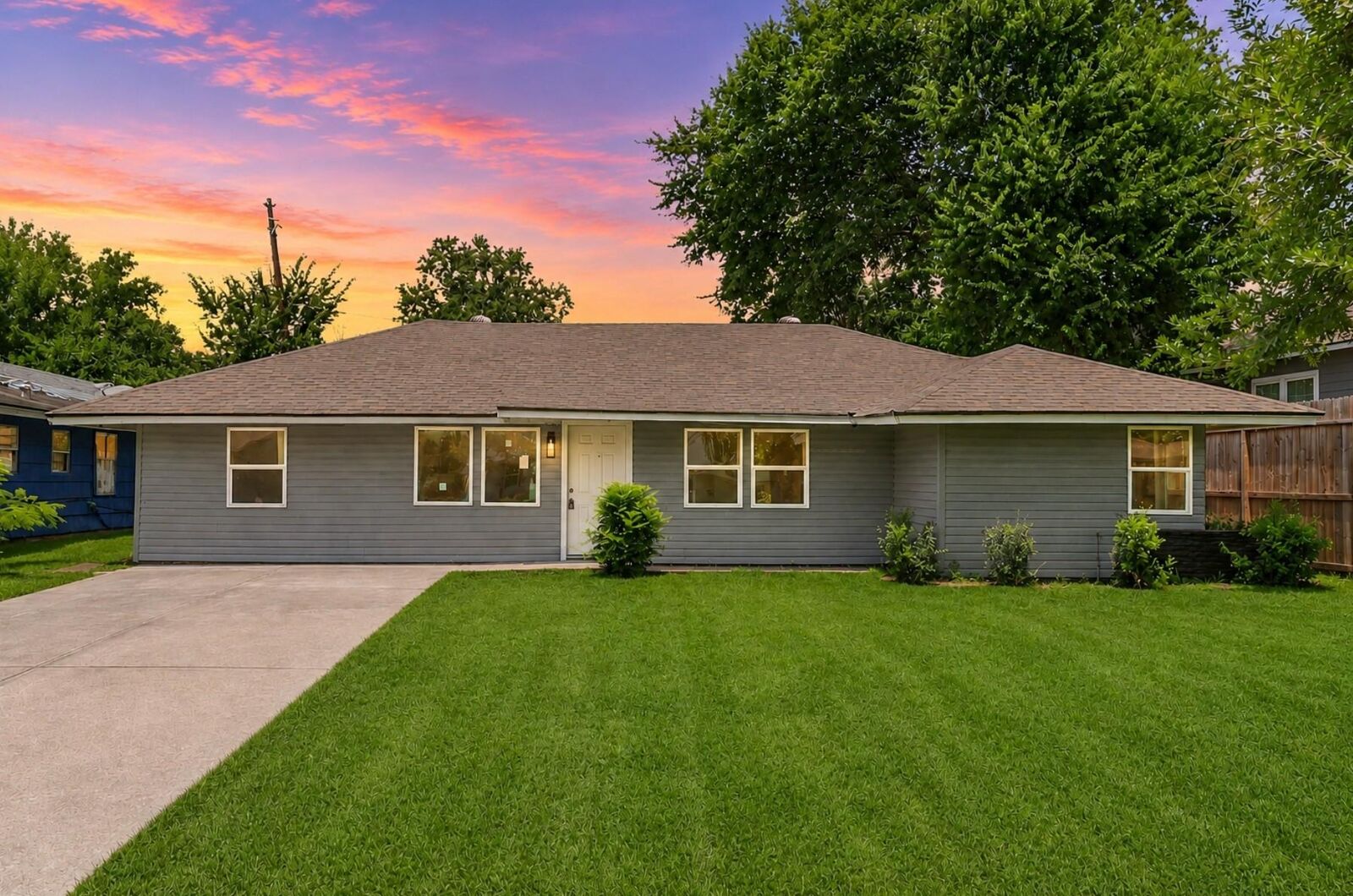 Property Photo:  5823 Lyndhurst Drive  TX 77033 