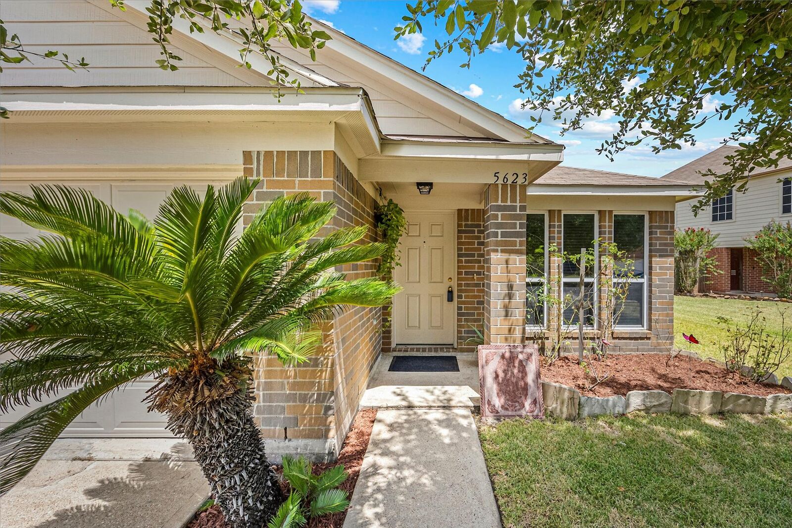 Property Photo:  5623 Cinnamon Lake Drive  TX 77521 
