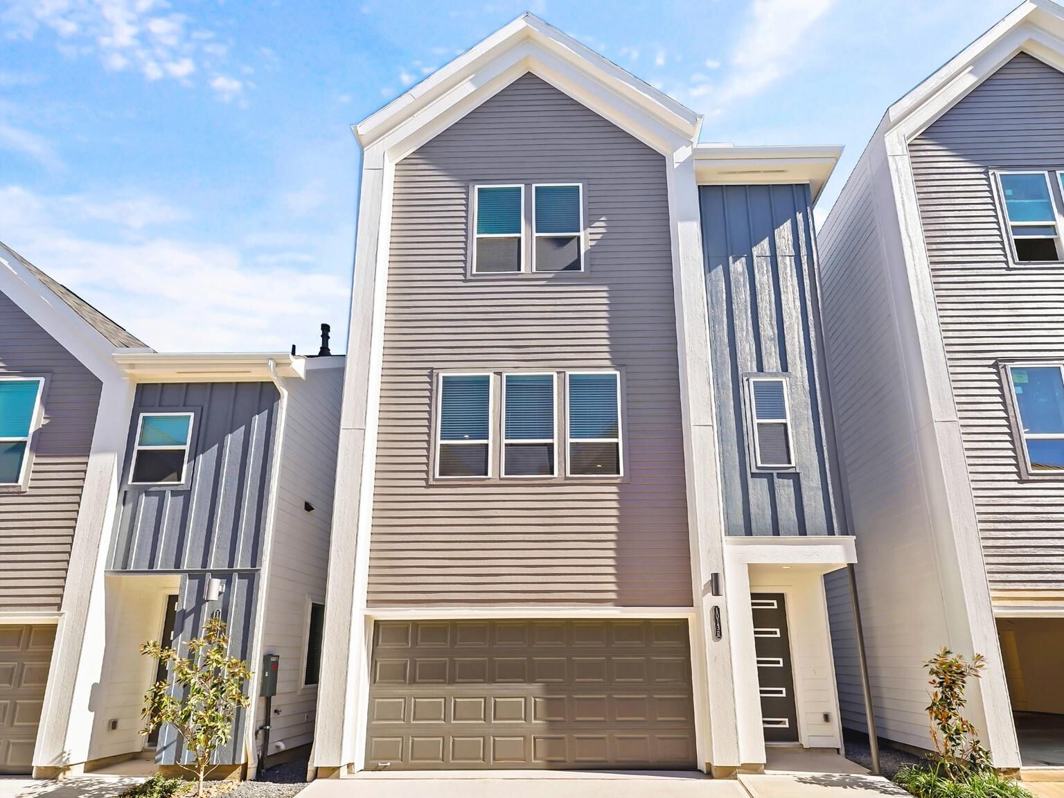 Property Photo: 1013 Erin St Street U-V TX 77009