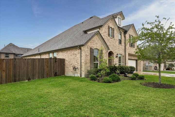Property Photo: 729 Maplewood TX 77573
