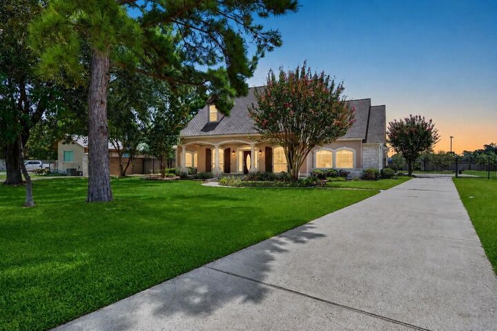 Property Photo: 17027 Champions Lakeway TX 77375