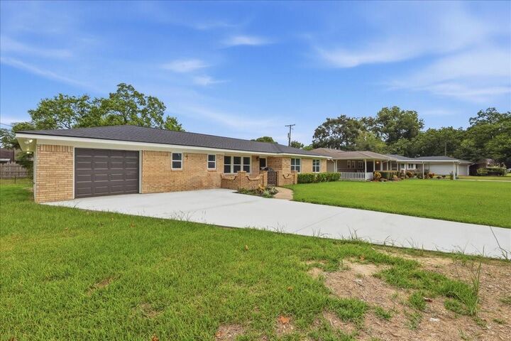 Property Photo: 1716 Avenue E TX 77627