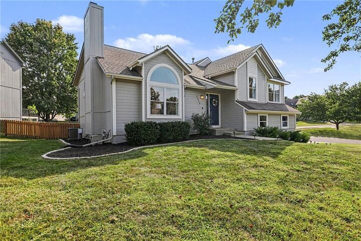 Property Photo: 2529 SW 10th Street MO 64081