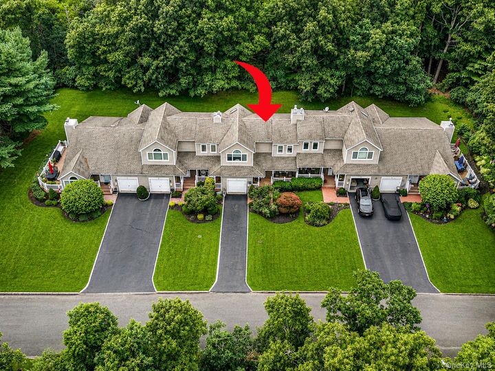 Property Photo:  26 Kettle Hole Road  NY 11949 