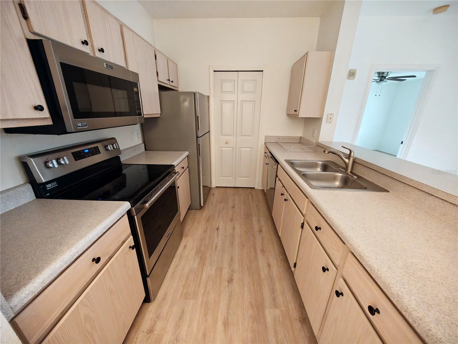 Property Photo: 5471 Vineland Road 7308 FL 32811