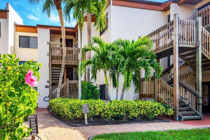 Property Photo:  1900 Cove Ii Place 127  FL 34242 