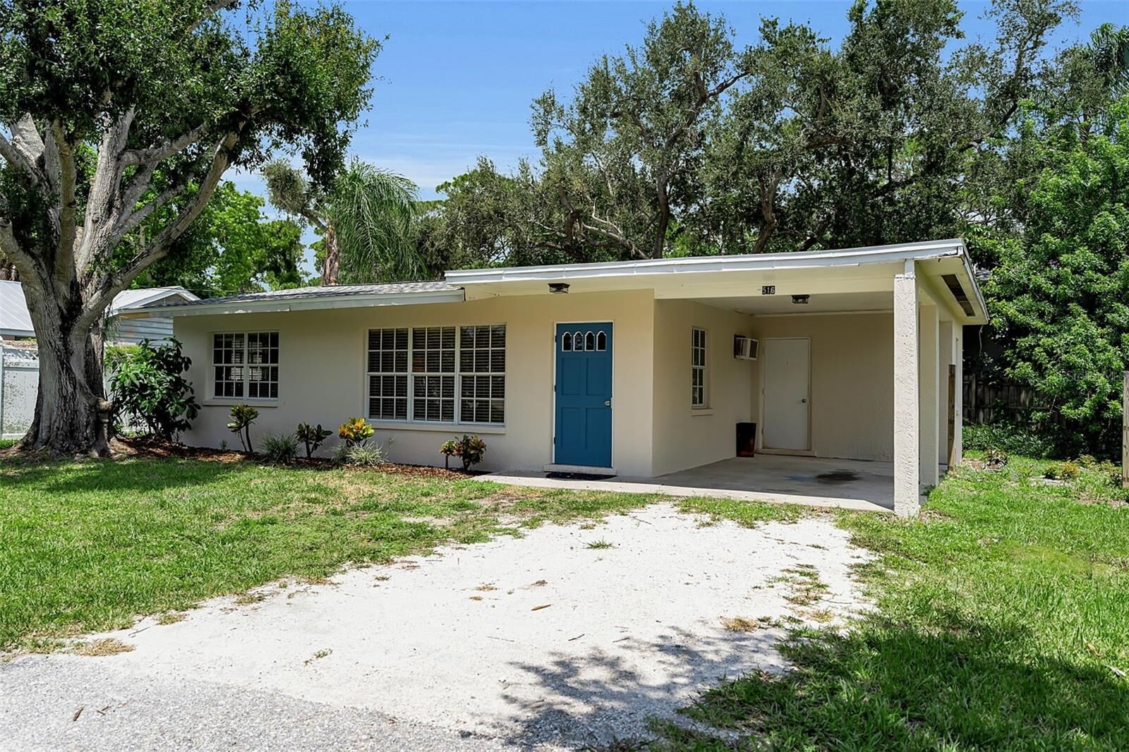 Property Photo:  516 Laurel Road W  FL 34275 