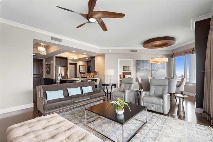 Property Photo:  1209 E Cumberland Avenue 1901  FL 33602 