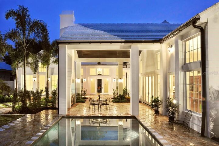 Property Photo:  1740 S Orange Avenue  FL 34239 
