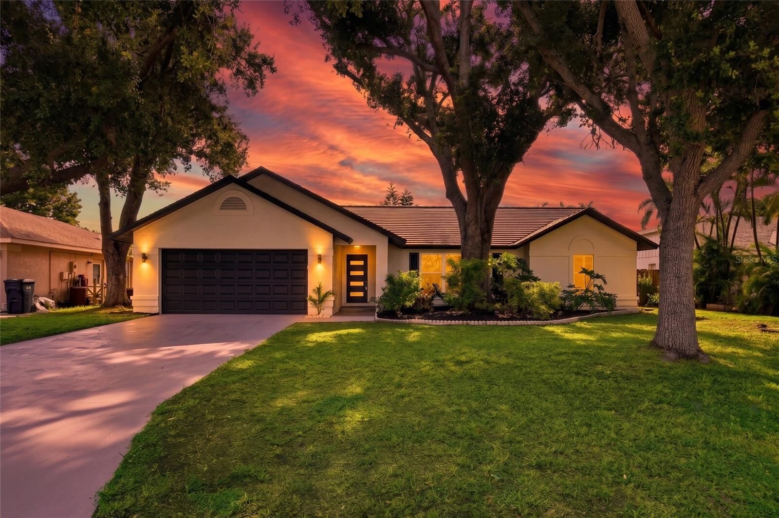 Property Photo:  6909 9th Court E  FL 34243 
