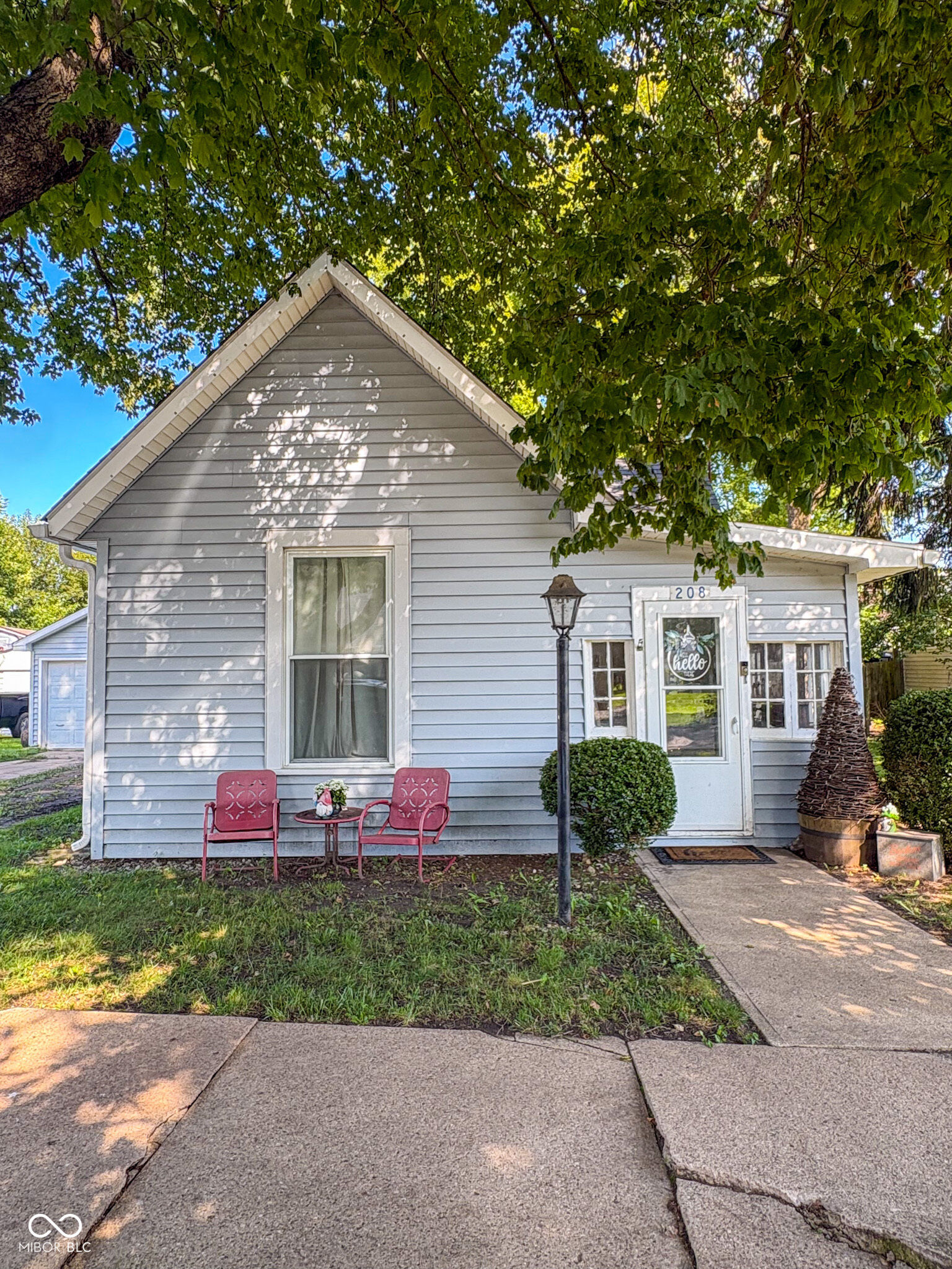 Property Photo:  208 N White Street  IN 47384 