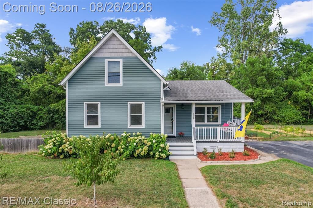 Property Photo: 505 E Columbia MI 48111 3912
