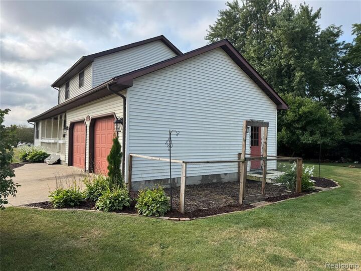 Property Photo: 1712 Peppermill Road MI 48446 3246