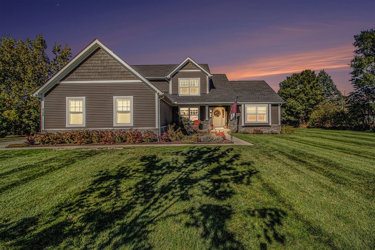 Property Photo: 9139 Lanning Lane MI 48116-8573