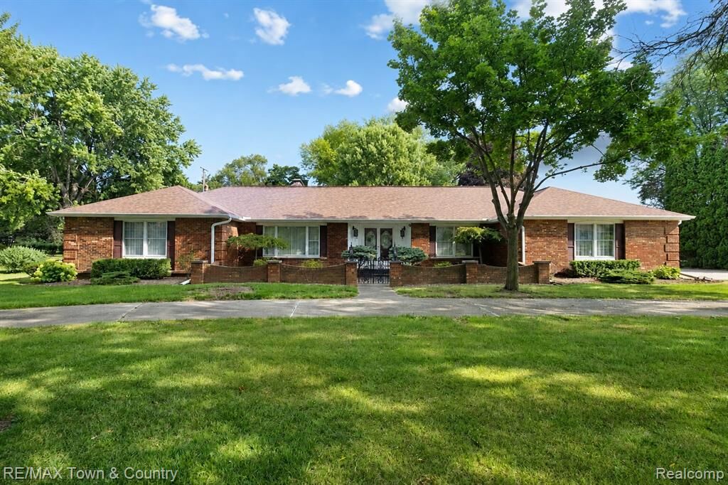 Property Photo:  5446 Fernwood Drive  MI 48532 2116 