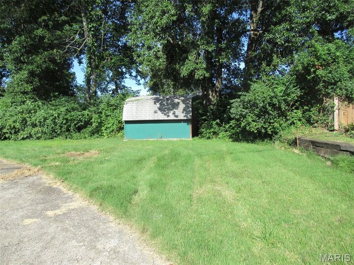 Property Photo: 2312 Gillis Street IL 62002