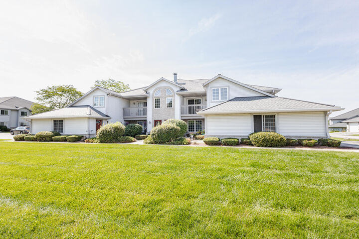 Property Photo: 1061 Quinlan Dr WI 53072