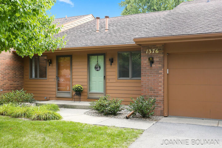 Property Photo: 1376 Bent Tree Court MI 49426