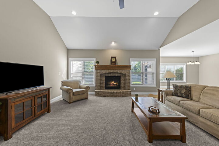 Property Photo:  476 Bloomfield Circle W  IL 60543 