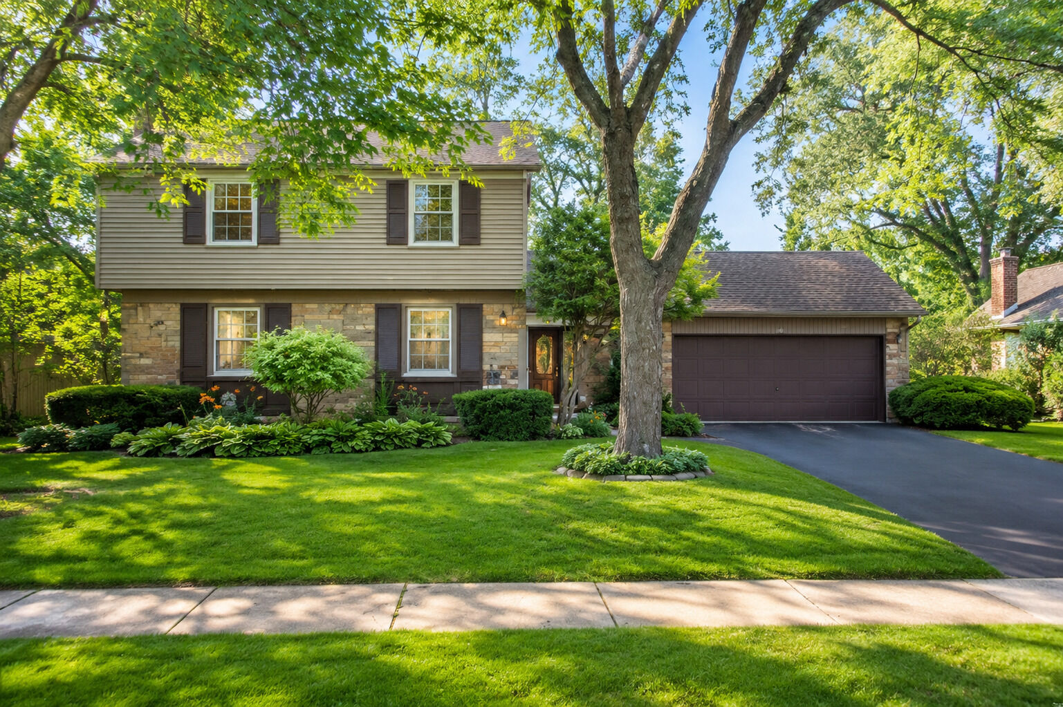 Property Photo:  933 Country Lane  IL 60089 