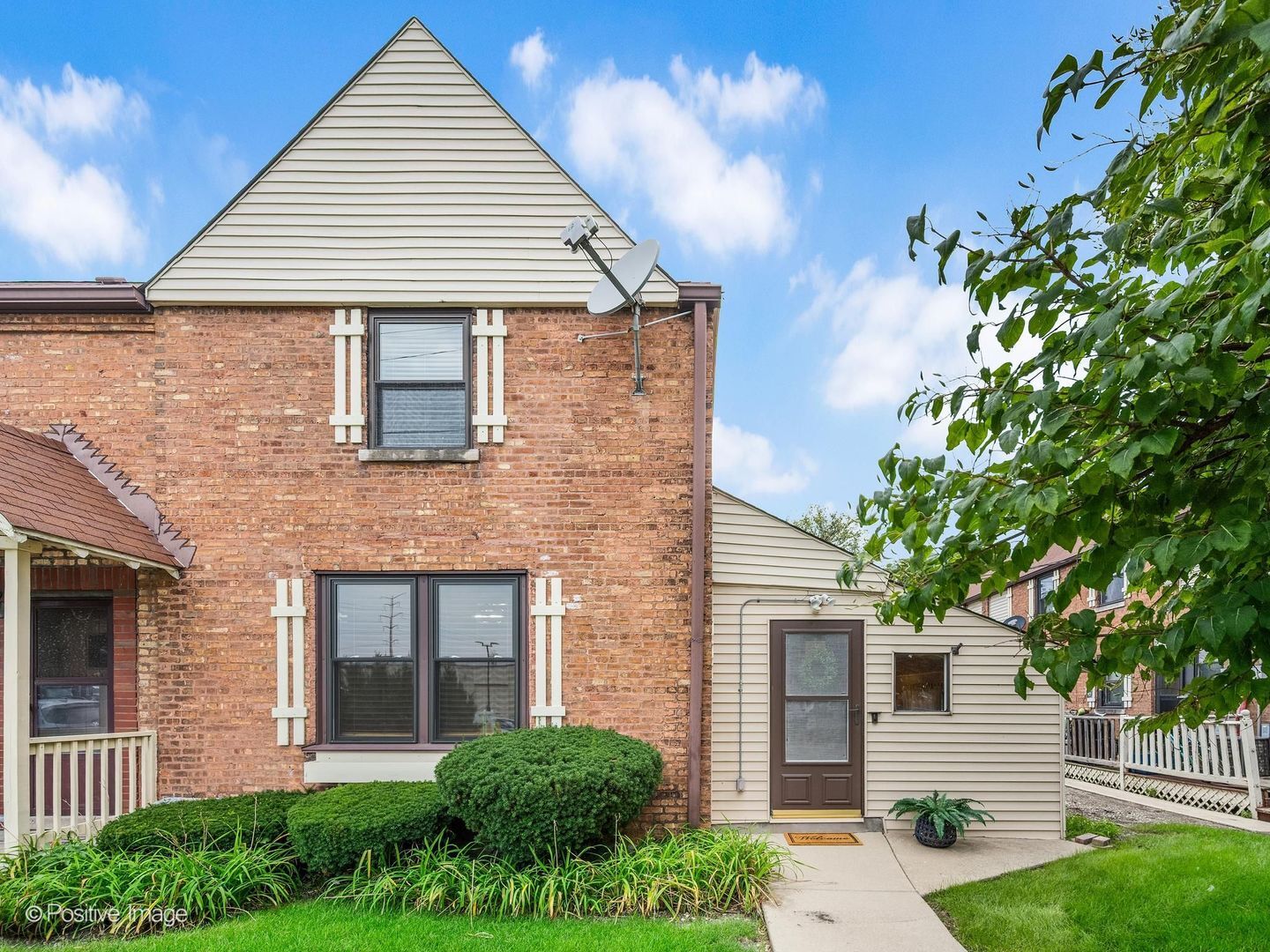 Property Photo:  721 E Maple Avenue  IL 60525 