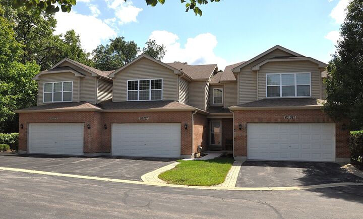 Property Photo:  0S077 Kerry Court  IL 60190 