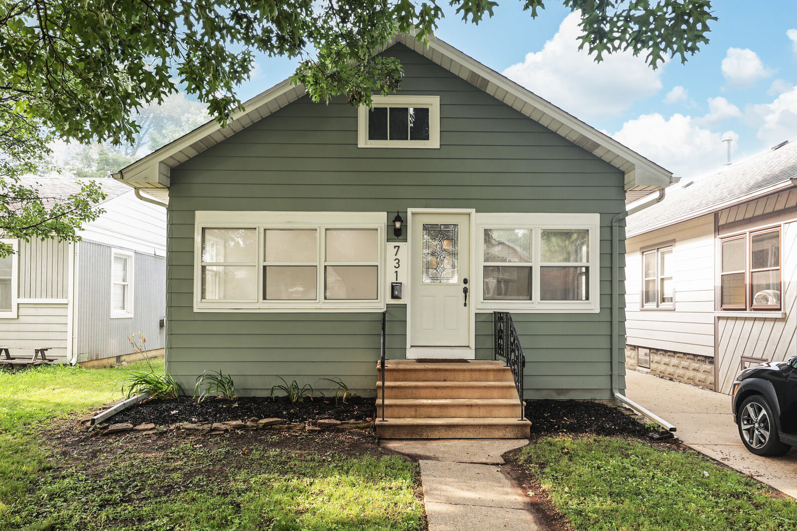 Property Photo:  731 E Benton Street  IL 60450 