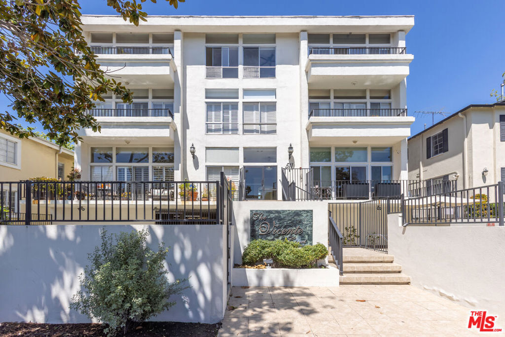 Property Photo: 511 San Vicente Boulevard 107 CA 90402