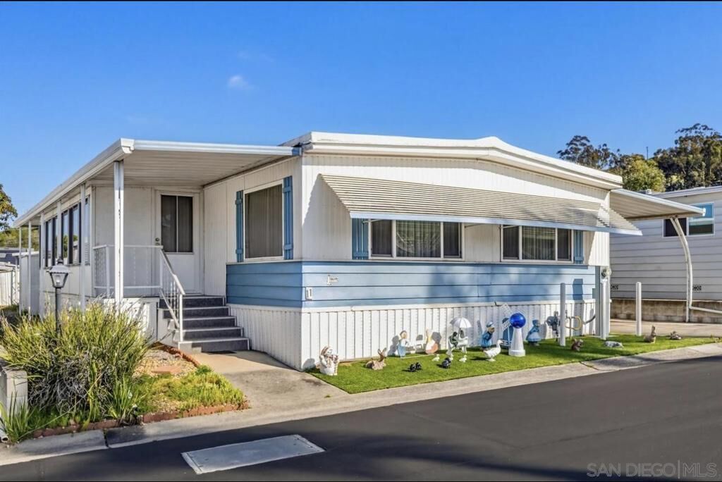 Property Photo: 1440 S Orange Ave 11 CA 92020