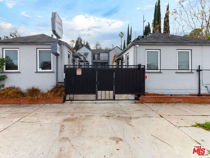 Property Photo:  11472 Ventura B  CA 91604 